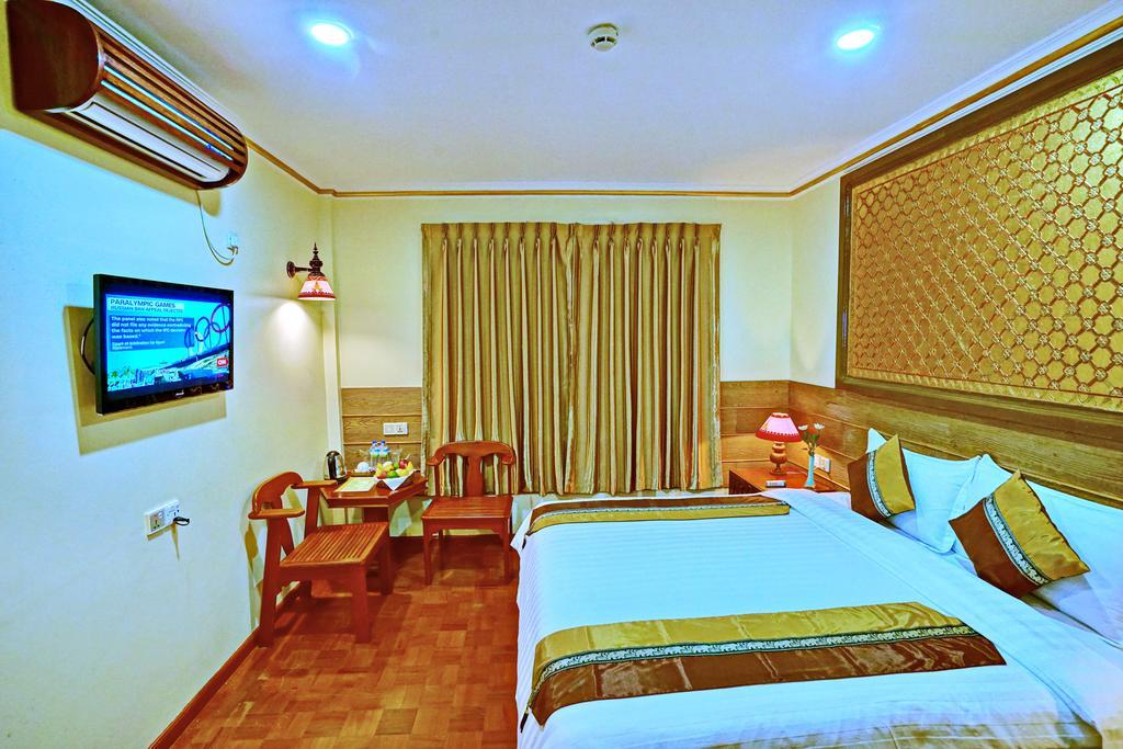 โรงแรมยาดานาร์บอน 3*